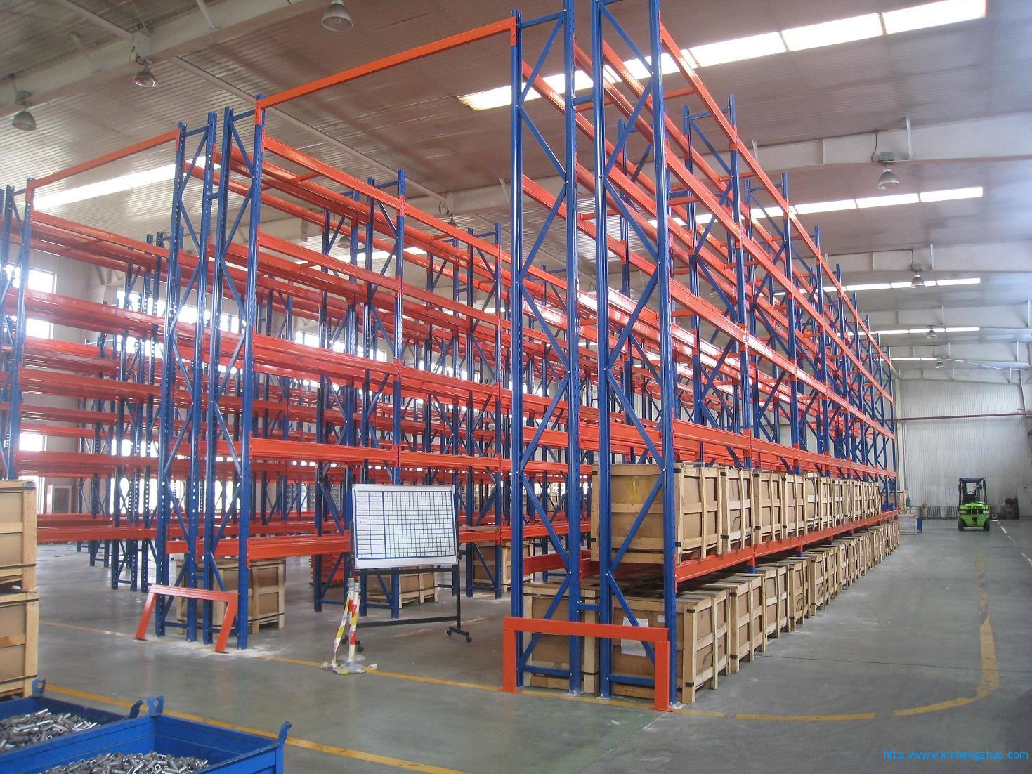 HZ-790型橫梁式貨架    重型高層倉庫貨架應用案例 HZ-790型橫梁式貨架    重型高層倉庫貨架應用案例