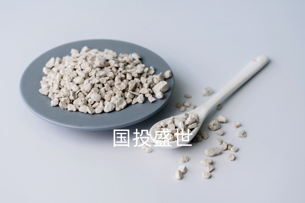 沸石礦床分類(lèi)：內(nèi)生沸石礦床和外生沸石礦床